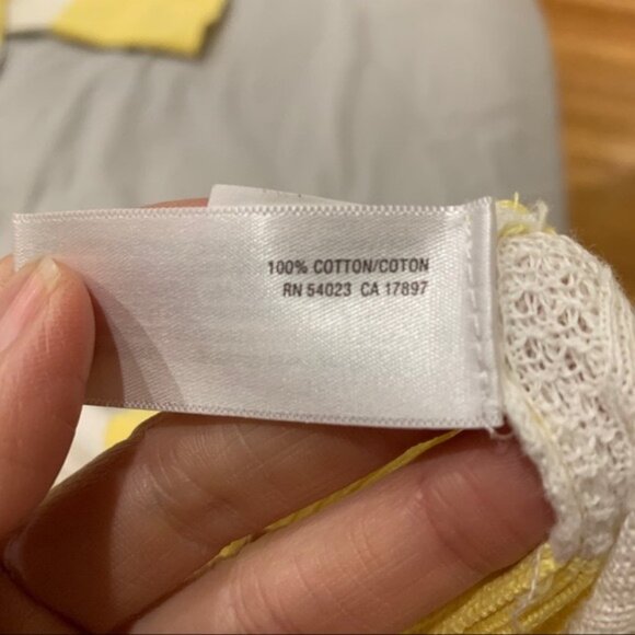 4 Old Navy women’s long sleeve see through shirts. - Picture 12 of 12